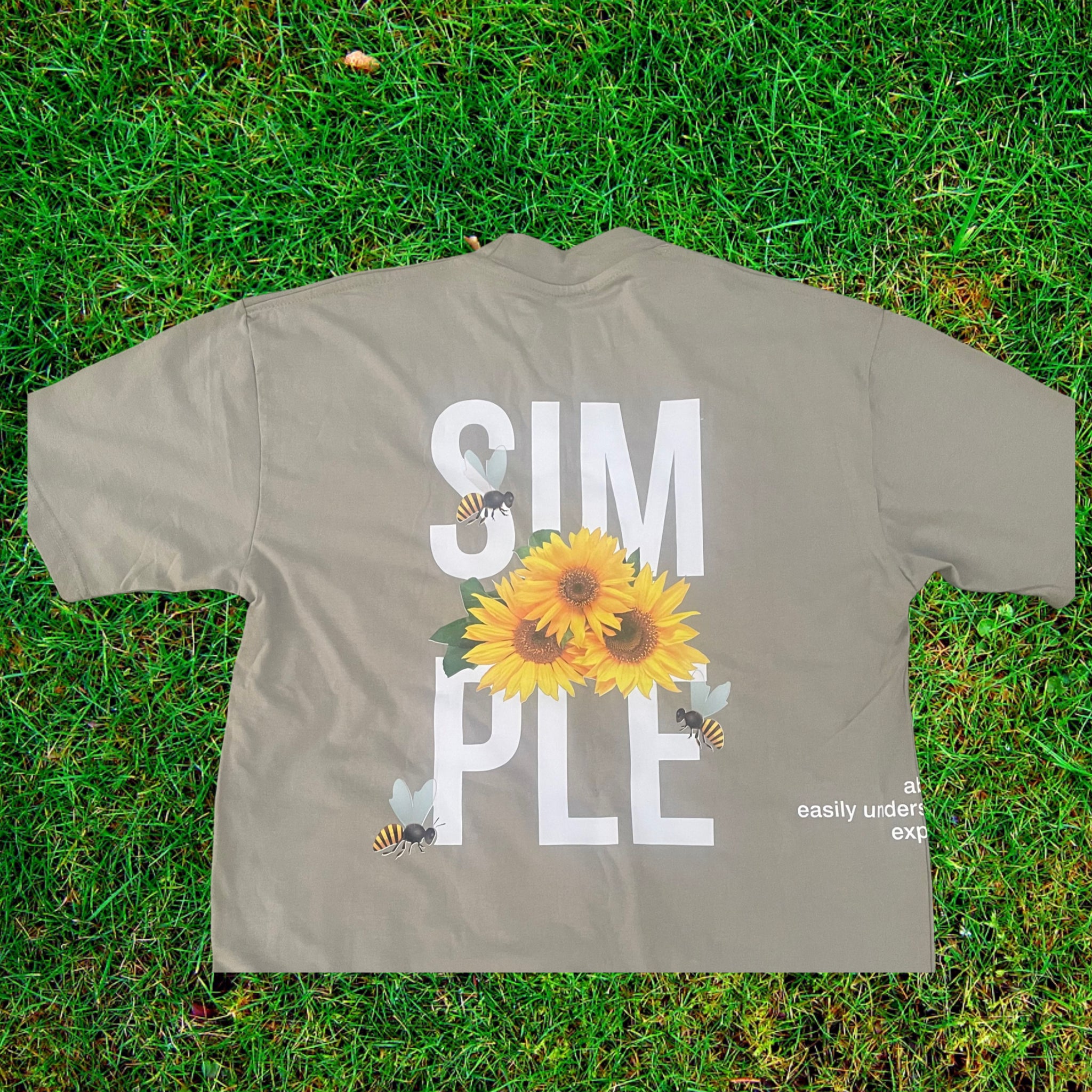 SIMPLE THINGS GRAPHIC TEE