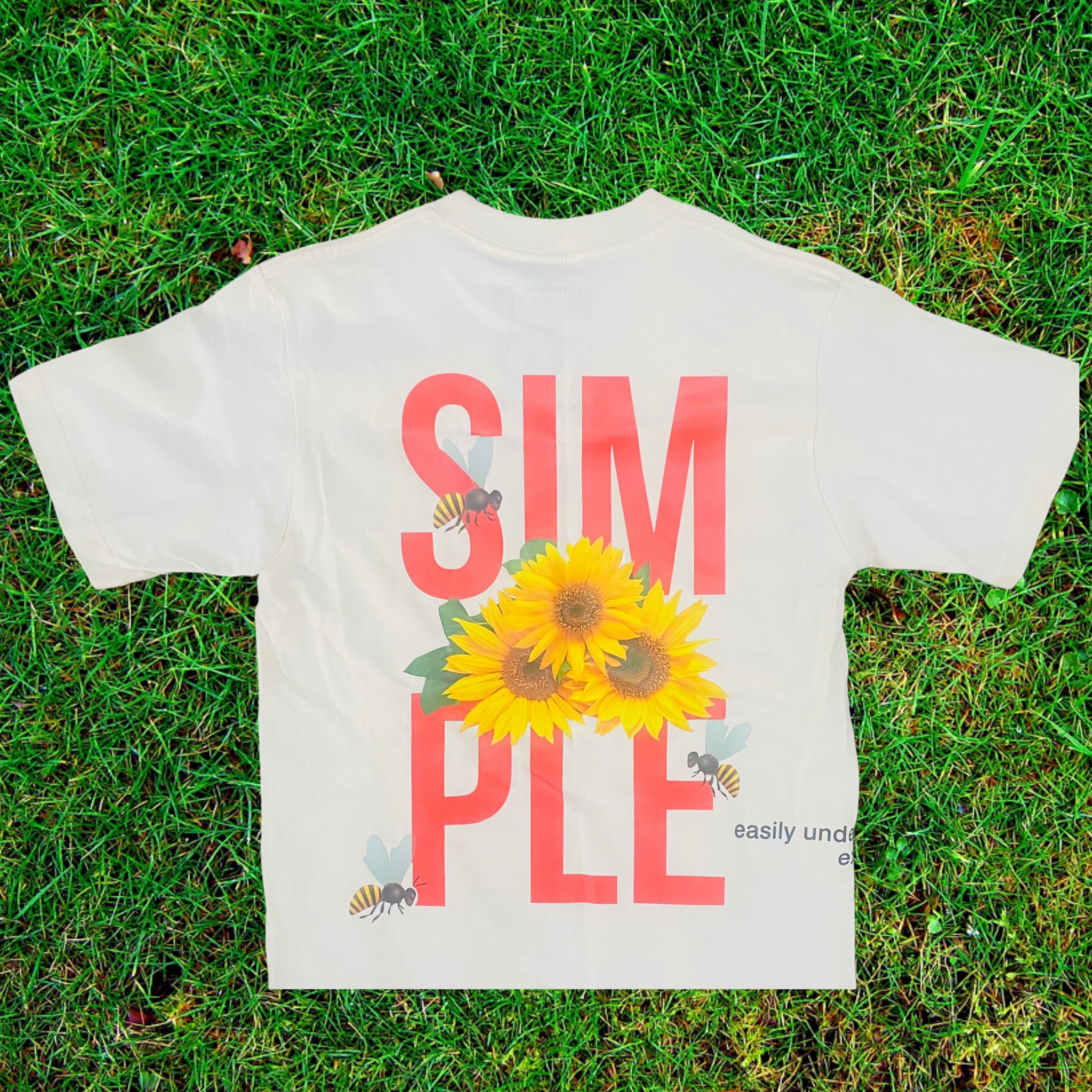 SIMPLE THINGS GRAPHIC TEE